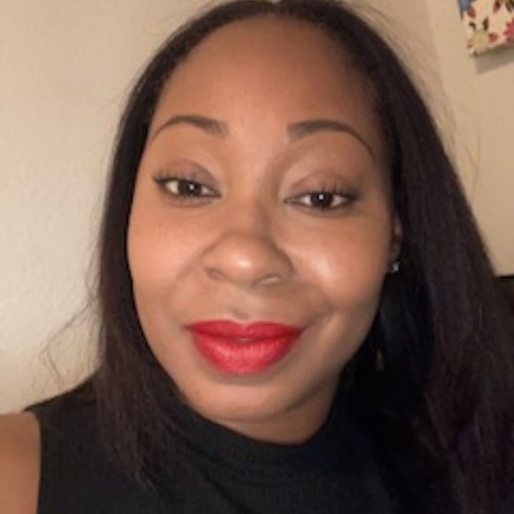 Meet your Posher, Tia - Picture 2 of 4